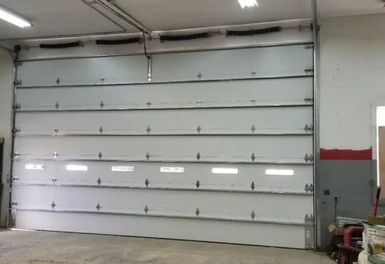 CHI 3285 24x14 with 6x24 lites in the 3rd section Inside view